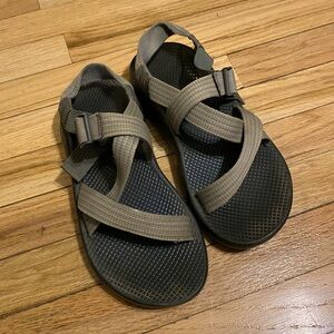 Tan chacos